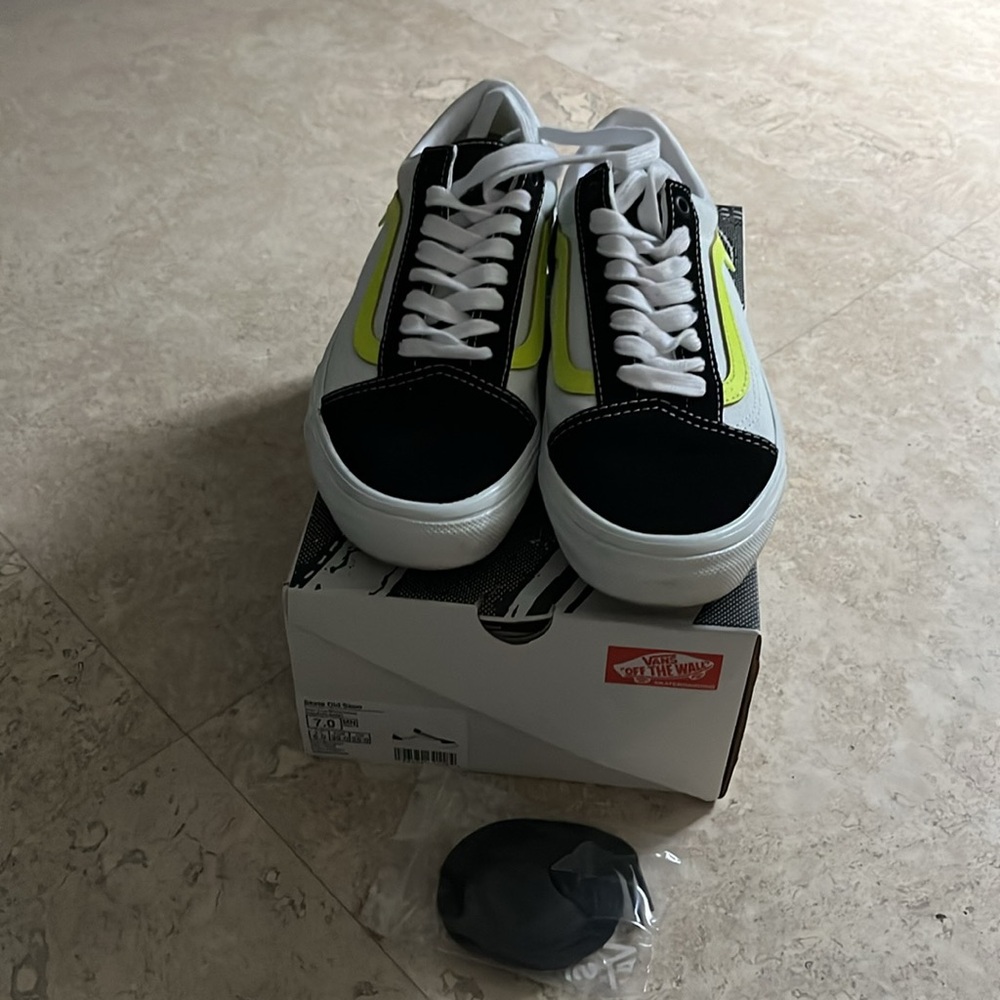 NIB! Vans Skate Old Skool - unisex (size 7 men or 8.5 women) - Picture 2 of 5
